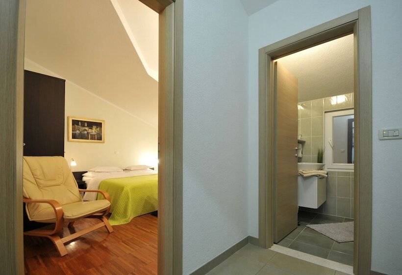 Apartments & Rooms Villa Maslina