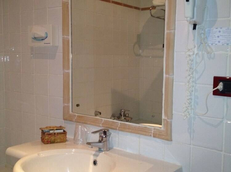 Отель Gabbiano Azzurro