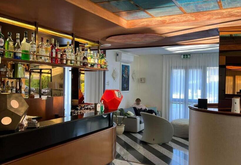 Отель Gabbiano Azzurro