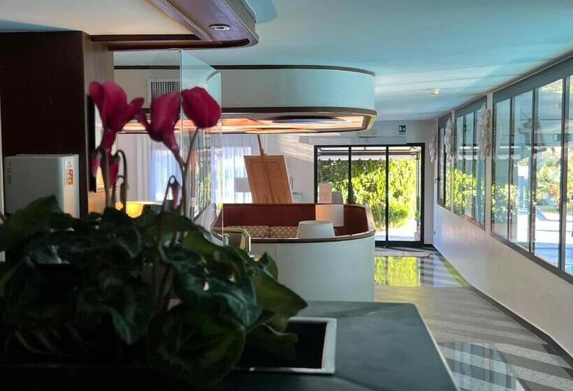 Отель Gabbiano Azzurro