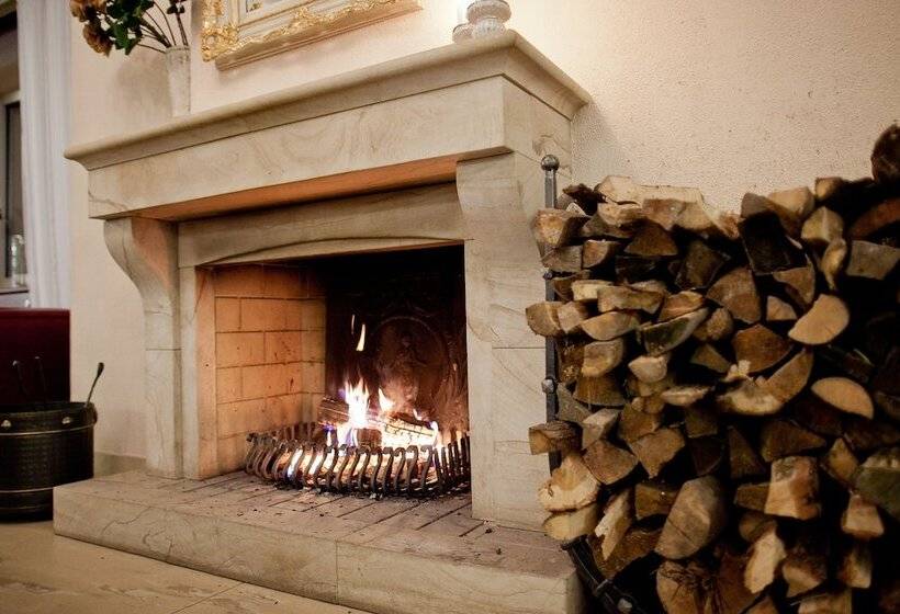 Golden Fish Hotel Apartments