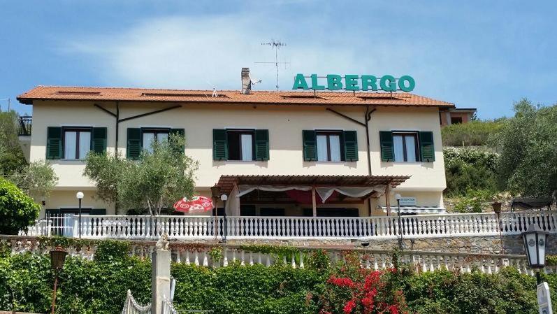 בית מלון כפרי Albergo Dolcedo