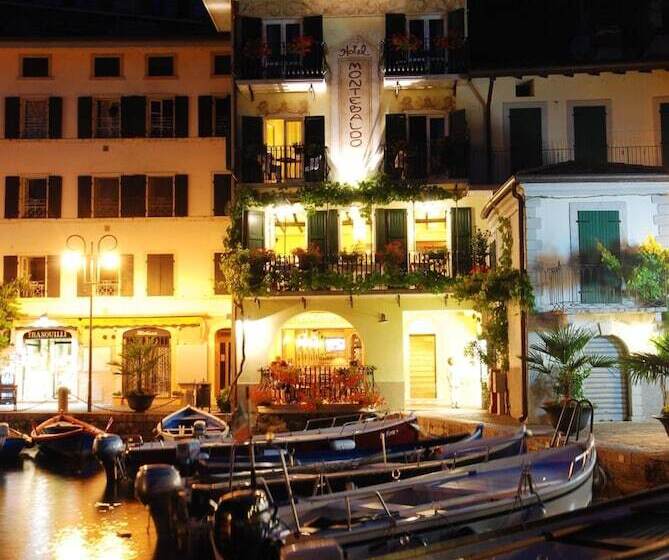 Отель Albergo Ristorante Montebaldo