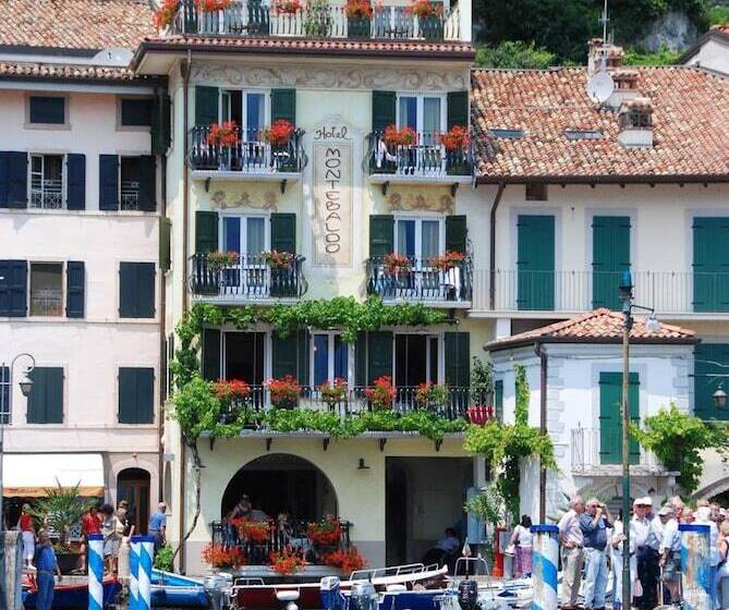 Отель Albergo Ristorante Montebaldo