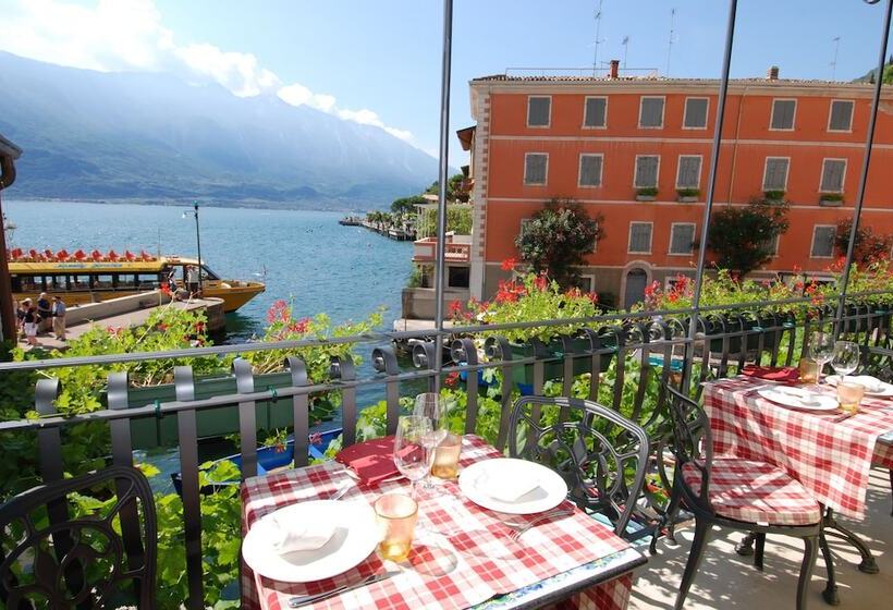 Отель Albergo Ristorante Montebaldo