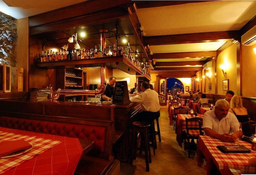 Отель Albergo Ristorante Montebaldo