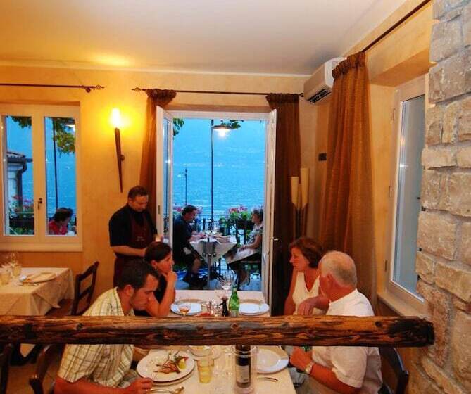 Отель Albergo Ristorante Montebaldo