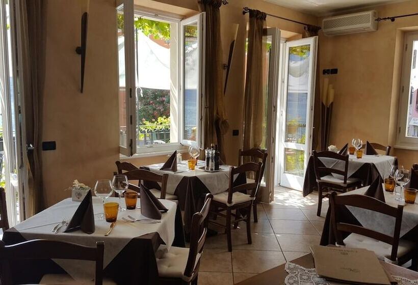 Отель Albergo Ristorante Montebaldo