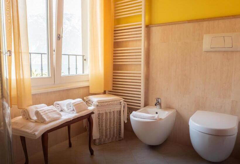 Отель Albergo Ristorante Montebaldo