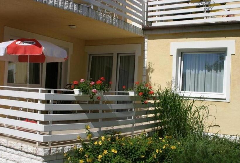 Hotel Apartman Bella