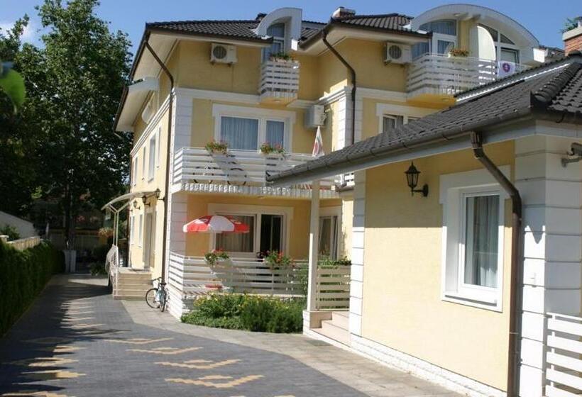 Hotel Apartman Bella