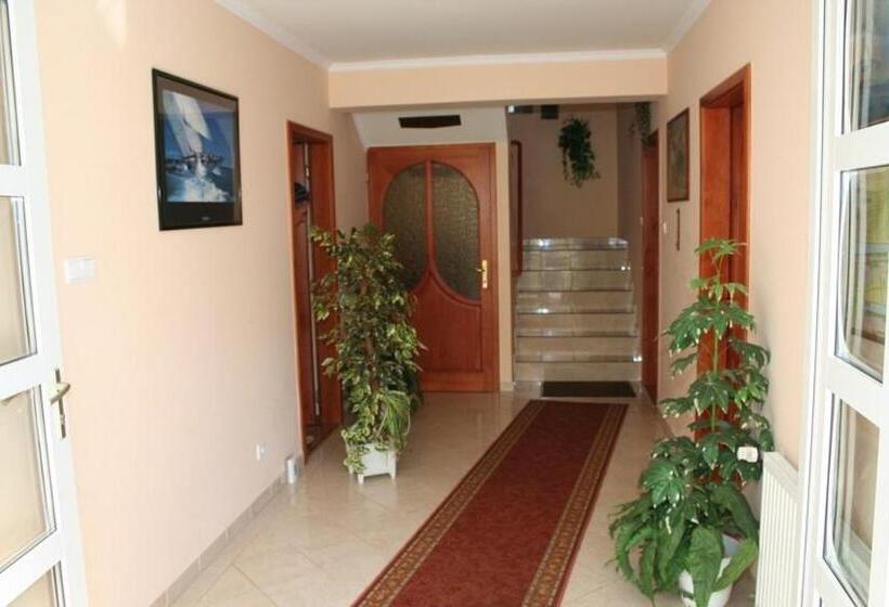 Hotel Apartman Bella