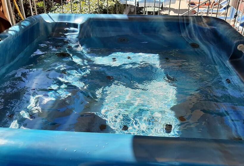 בית מלון כפרי Astoria