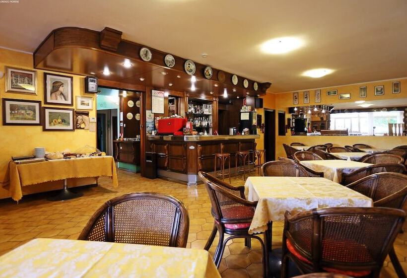 בית מלון כפרי Astoria