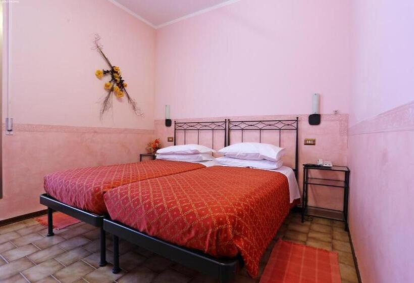 בית מלון כפרי Astoria