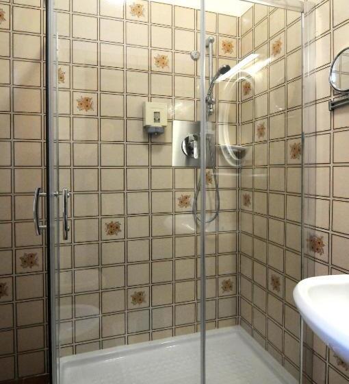 בית מלון כפרי Astoria