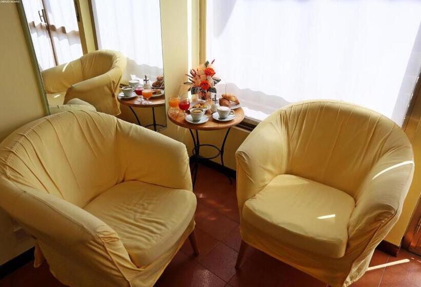 בית מלון כפרי Astoria