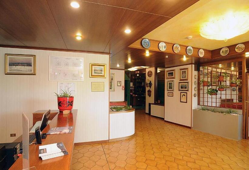 בית מלון כפרי Astoria