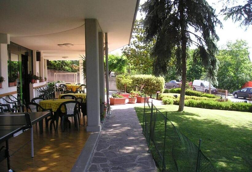 בית מלון כפרי Astoria