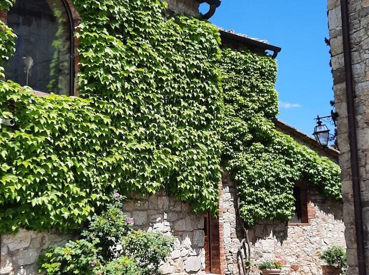 فندق Borgo Livernano