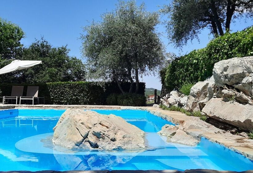 فندق Borgo Livernano