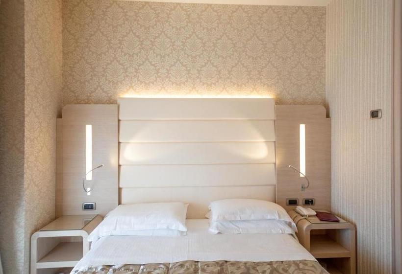 ホテル Capri Bardolino 3s