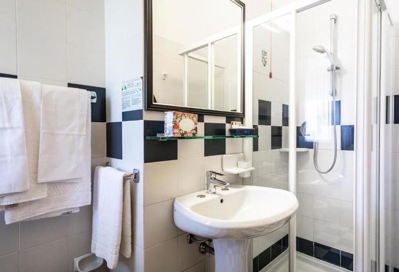 ホテル Capri Bardolino 3s