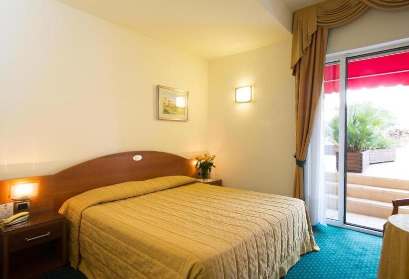 ホテル Capri Bardolino 3s