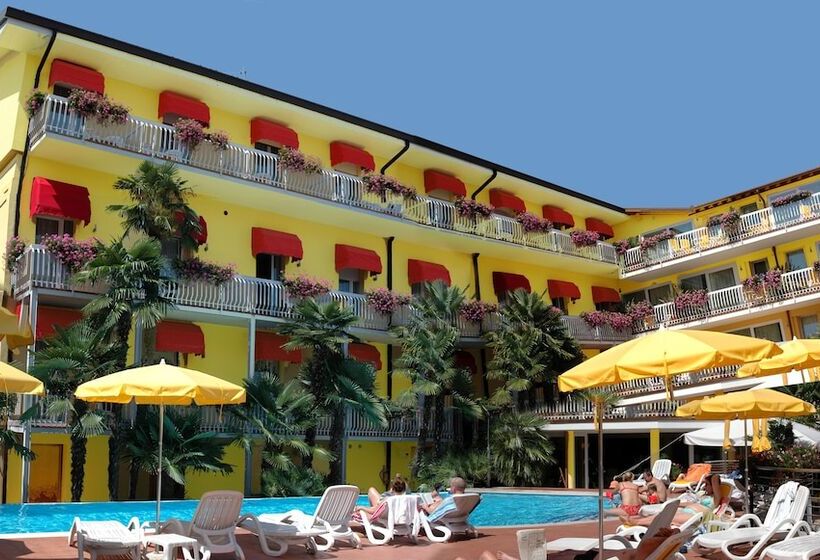 ホテル Capri Bardolino 3s