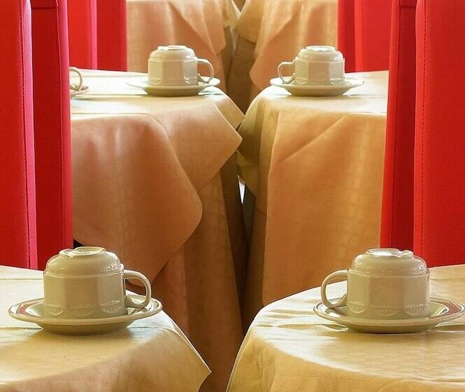 ホテル Capri Bardolino 3s