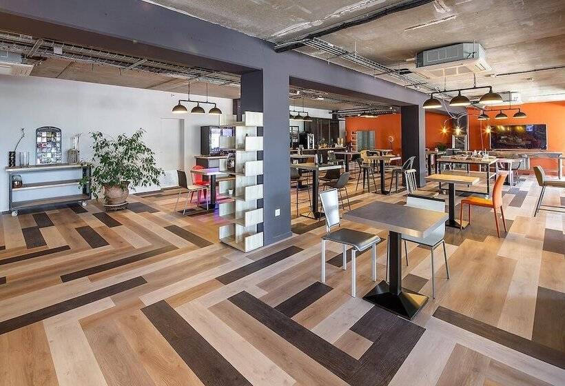 فندق Carre Pau Airport