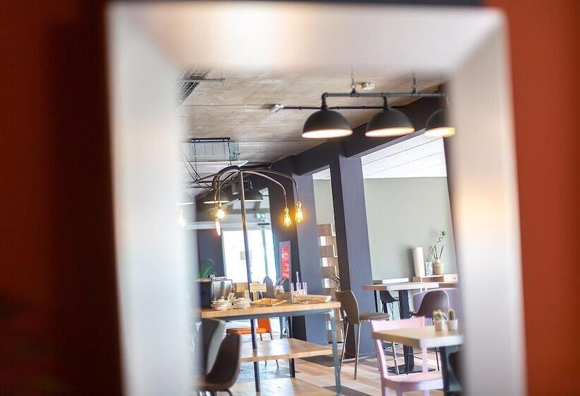 فندق Carre Pau Airport