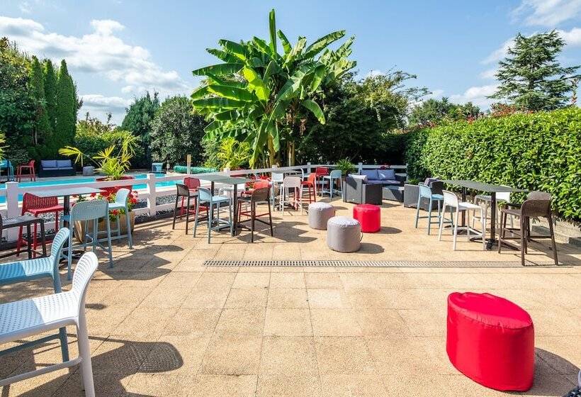 فندق Carre Pau Airport