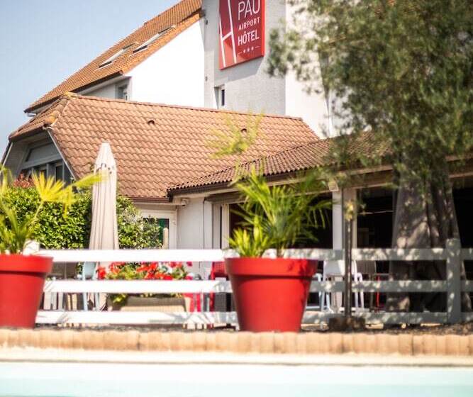 فندق Carre Pau Airport