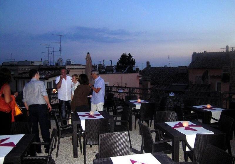 هتل Castel Gandolfo