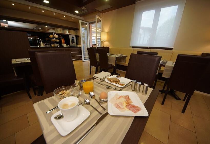 Отель Clarin 14 By Dori