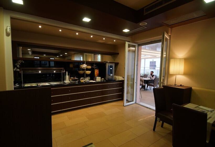 Отель Clarin 14 By Dori