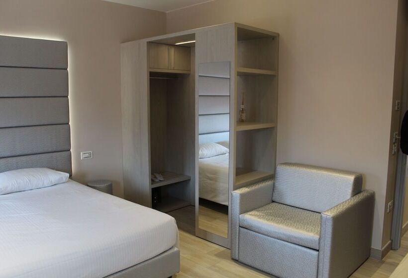 ホテル Danieli La Castellana Lago Di Garda