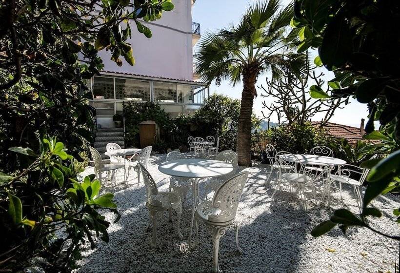 فندق De Charme Regency