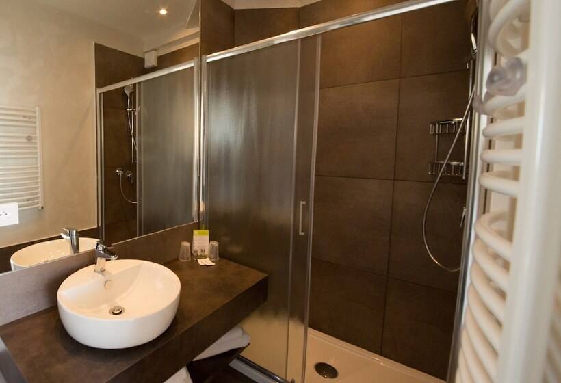 فندق De Charme Regency