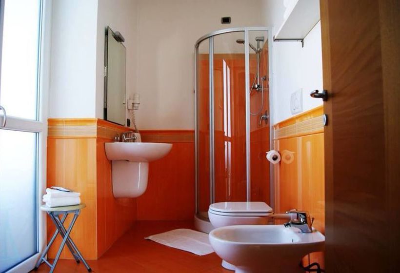 Отель Del Mare Fiumicino Airport