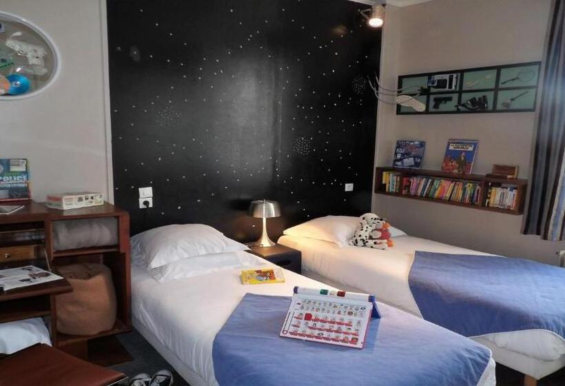 Отель Detective