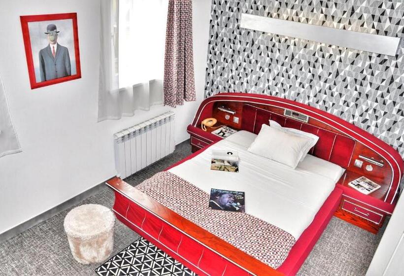 Отель Detective