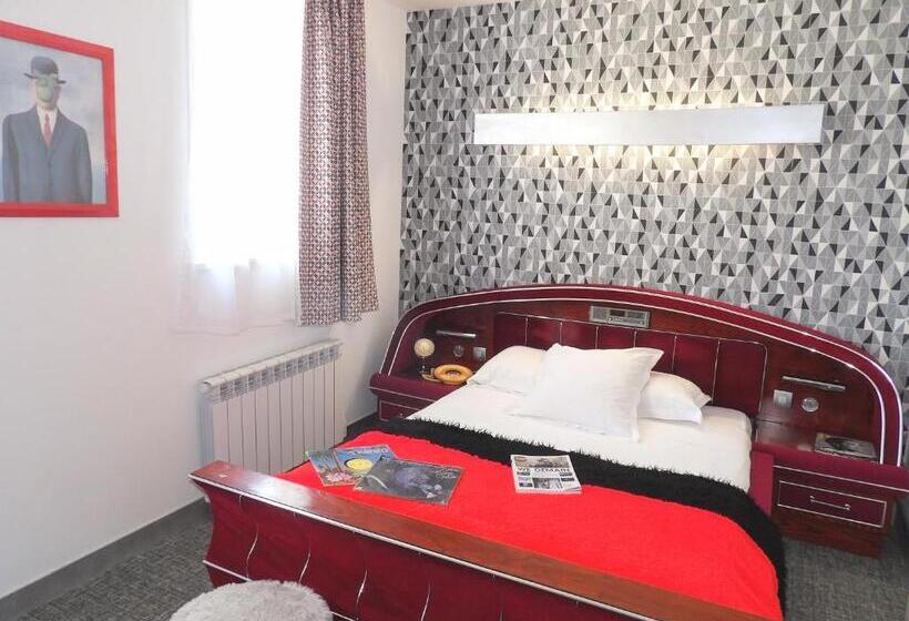 Отель Detective