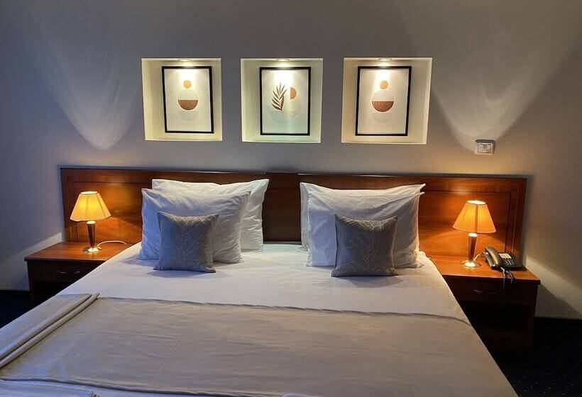 Excelsior By Timhotels