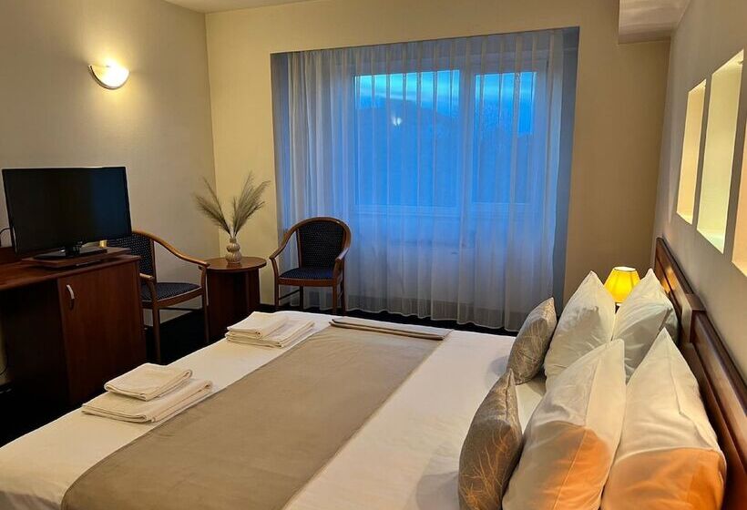 Excelsior By Timhotels