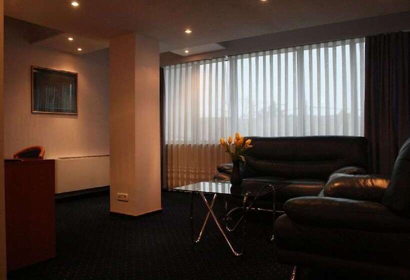 Excelsior By Timhotels