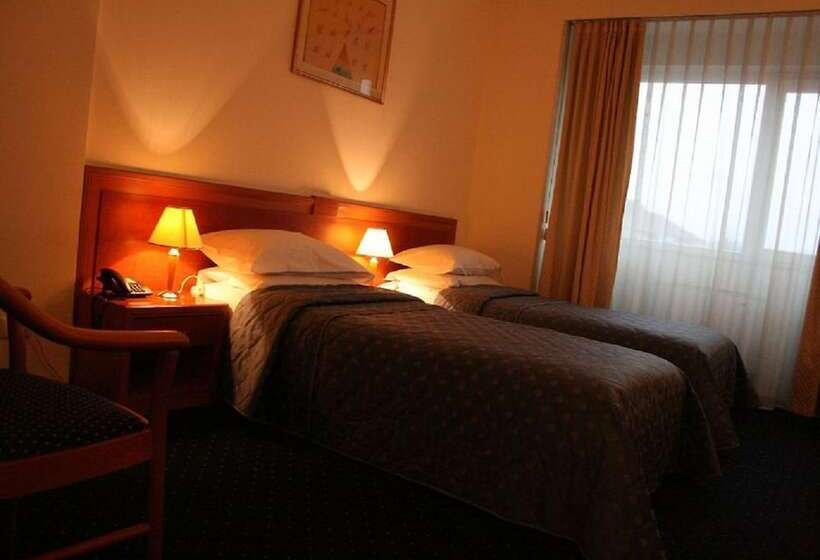 Excelsior By Timhotels