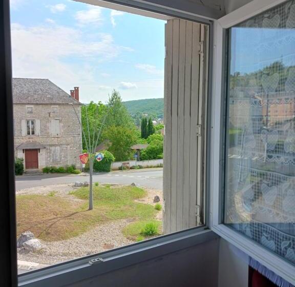 בית מלון כפרי Hôtel Du Puy D Alon