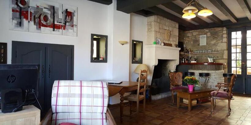 בית מלון כפרי Hôtel Du Puy D Alon